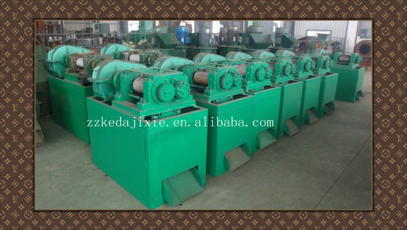 Roller extruder granulator of snowmelt agent