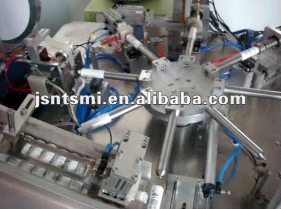 Rotary filling and capping machine