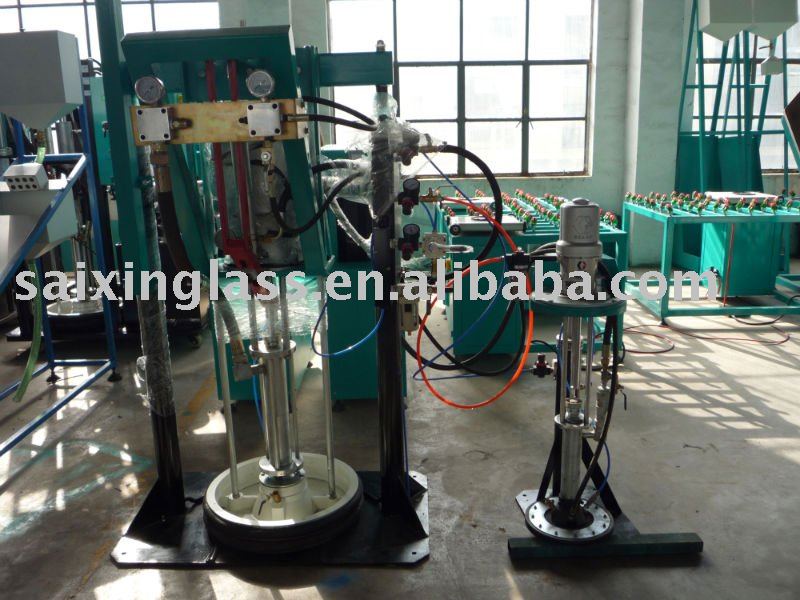 SEALANT SPREADING MACHINE