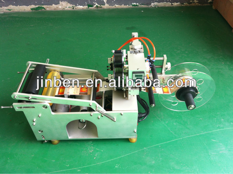 Semi-automatic self-adhesive labeling machine for beer bottles