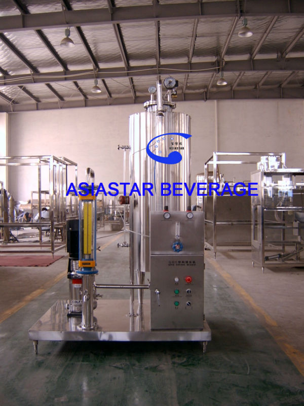 Single stage carbonated soft drinks CO2 mixer