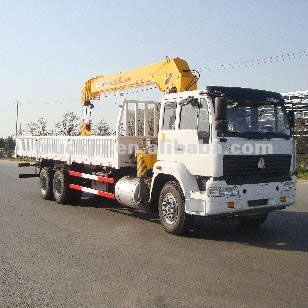 Sinotruk Truck with Crane