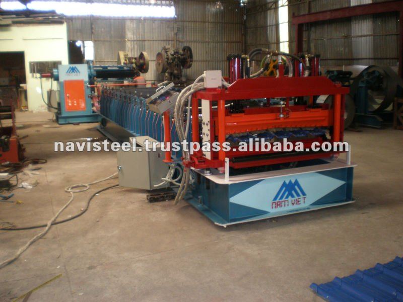 Step tile forming machine