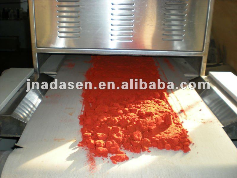 Tunnel microwave sterilization oven for sterilizing chili powder