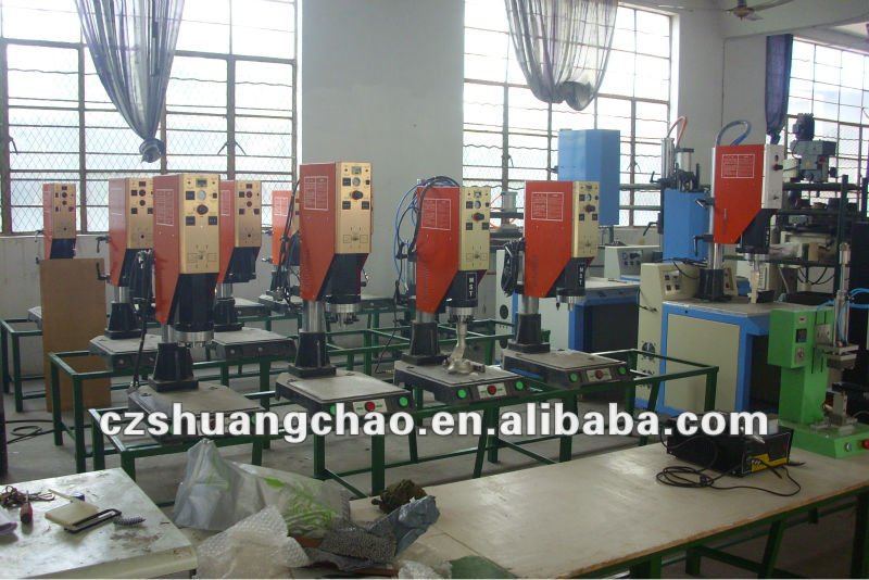 Ultrasonic plastic welding machine