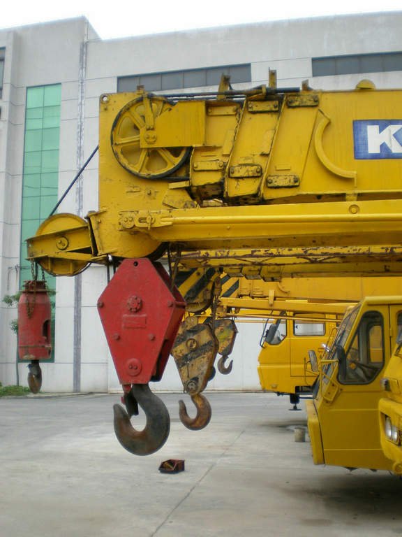 used KATO truck crane 35 ton