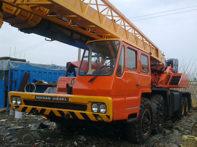 used/second hand crane,tadano nissan 80ton mobile crane