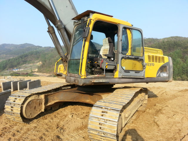 Used Volvo EC290B Excavator