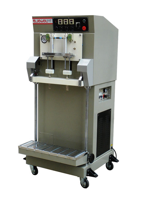 VACUUM PACKAGING MACHINE