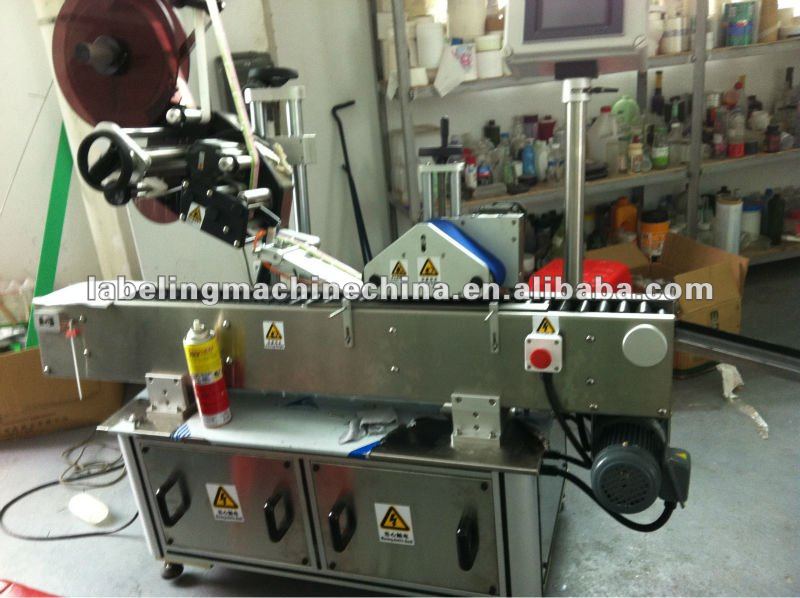 Vertical ampoule labeling machine