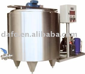 Vertical round body milk cooling tank for farm