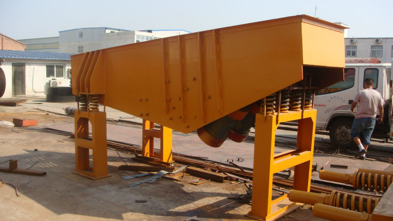 Vibrating feeder for cement production line