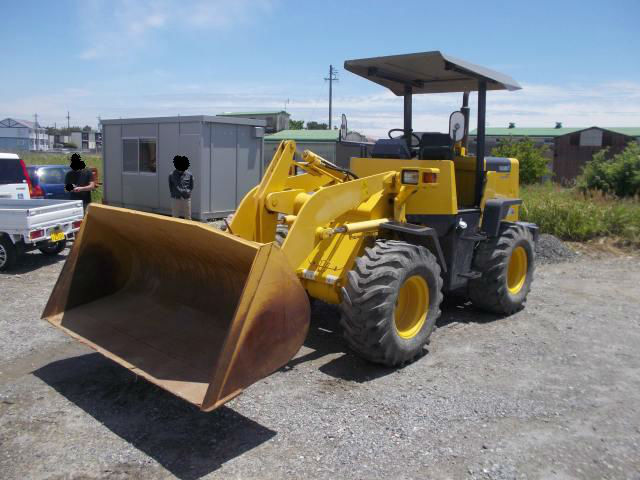 Wheel Loader Used to Japan Komatsu WA 80 - 3 For Sale / Canopy , Bucket Capacity : 0.9 m3 , Dumping Clearance : 2450 mm