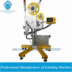 Automatic online labeling machine