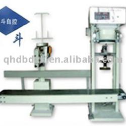 Automatic powdery fertilizer packaging scale