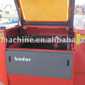 CO2 laser cutting machine