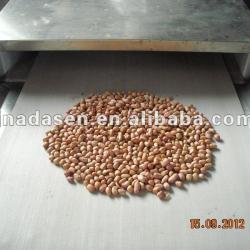 Continuous microwave peanut roasting baking machine