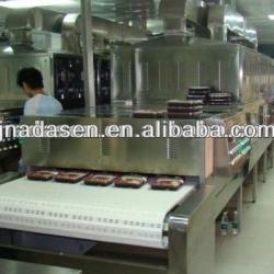 Conveyor microwave heating equipment for ready meal