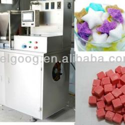 Cube sugar forming machine