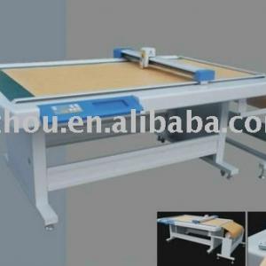 Flatbed auto-feeding pattern cutting machine