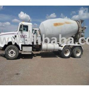 FREIGHTLINER FLD112SD T/A MIXER TRUCK