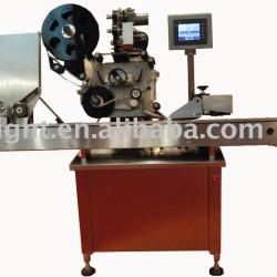 Horizontal type automatic labeling machine