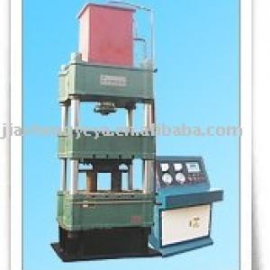 Hydraulic press machine with four pillars