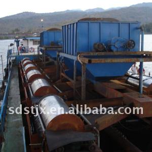 Iron sand dredger