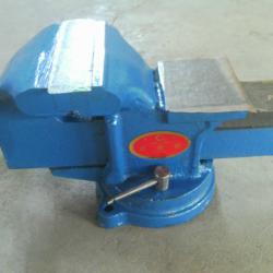 Media duty Bench vise