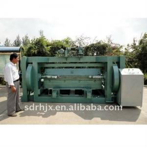 Spindle wood peeling lathe