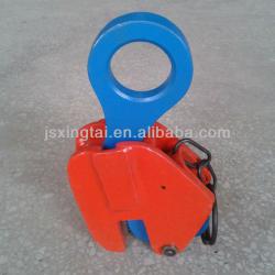 Vertical universal lifting clamp
