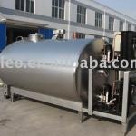 Milk storage tank with cleaning system