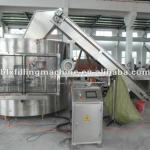 PET bottle unscrambler for beverage bottling line
