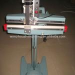 Horizontal bag sealing machine