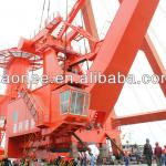 Heavy equipment harbour portal crane
