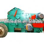 log chipping machine on wheel with diesel engine