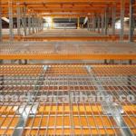 Pallet rack wire decking