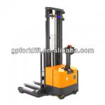 walkie stacker with 4.5m triplex mast