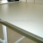 Spreading and cutting table